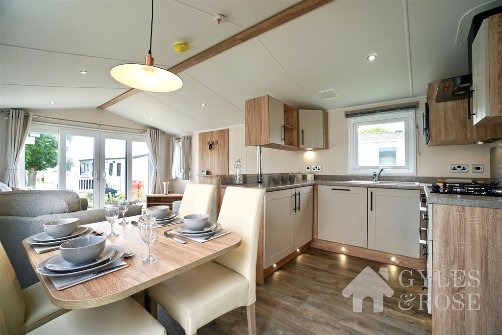 Property photo 1 of 15 Kitchen/Dining Area