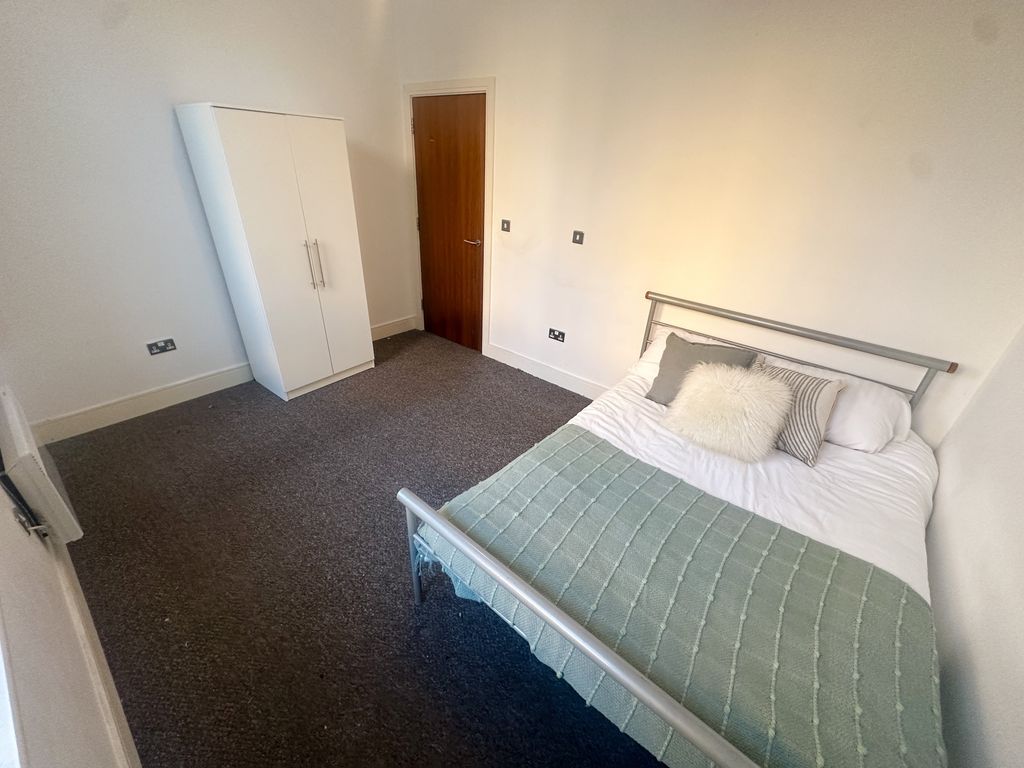 Property photo 2 of 6 Bedroom 1