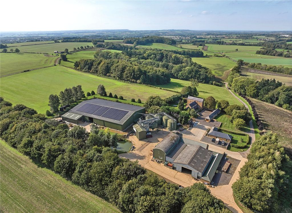 Property photo 3 of 18 Lodge Farm