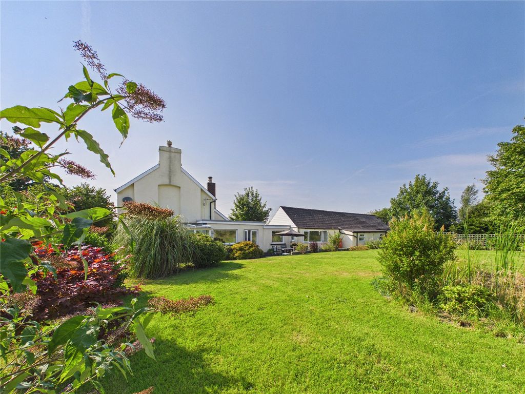 Property photo 1 of 40 Picture No. 02