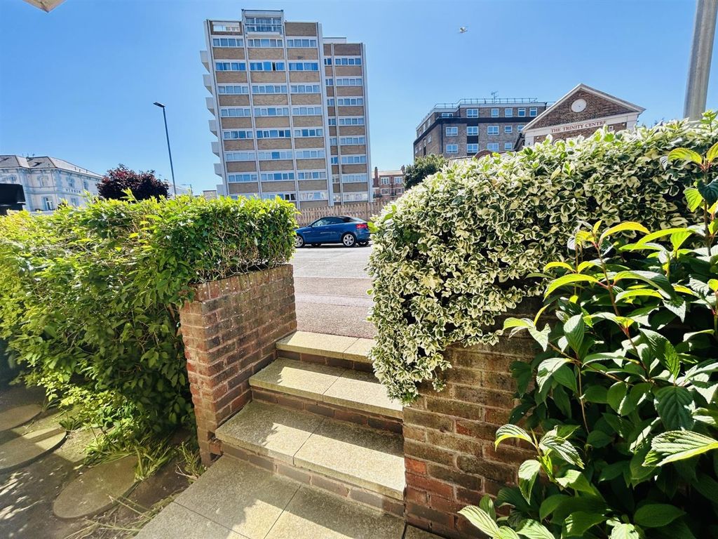 Property photo 2 of 14 01323 438506