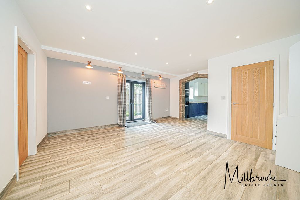 Property photo 3 of 52