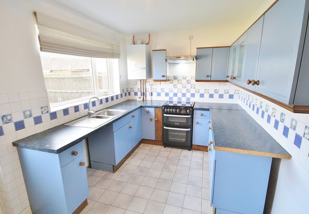 Property photo 3 of 12 Kitchen