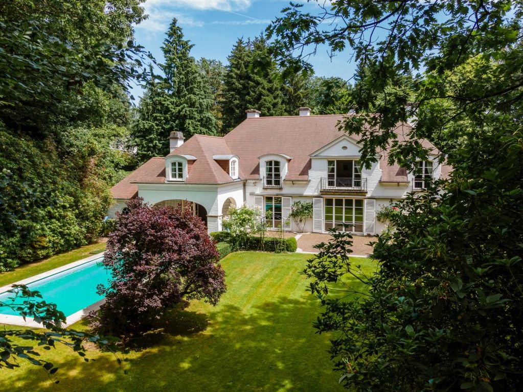 Property photo 2 of 27