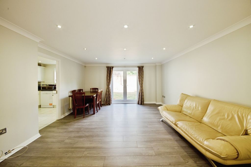 Property photo 3 of 27 Pbox-Img.Jpg