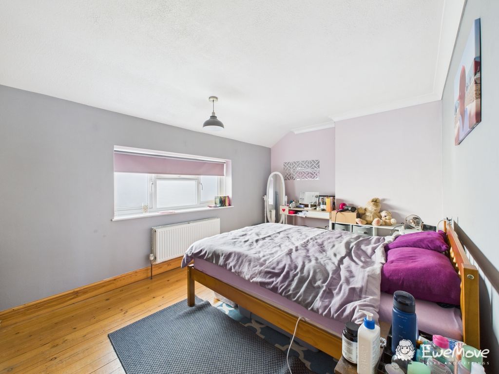 Property photo 3 of 6 Cam02877G0-Pr0102-Still003