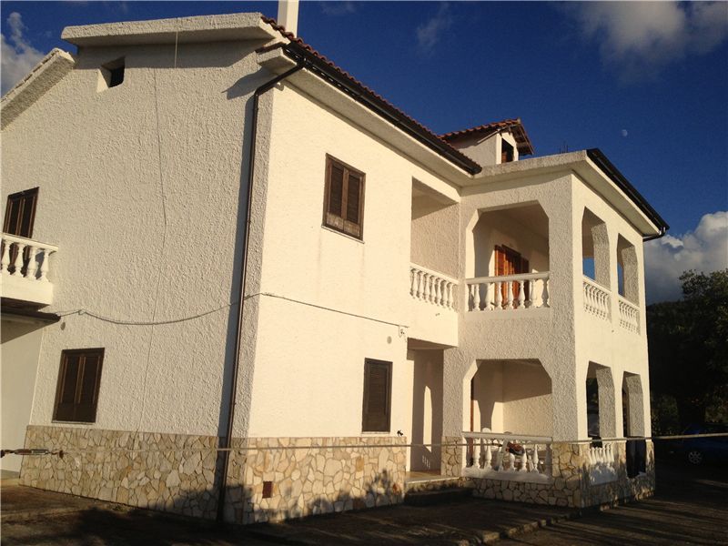 Property photo 2 of 61 Front Of Villa