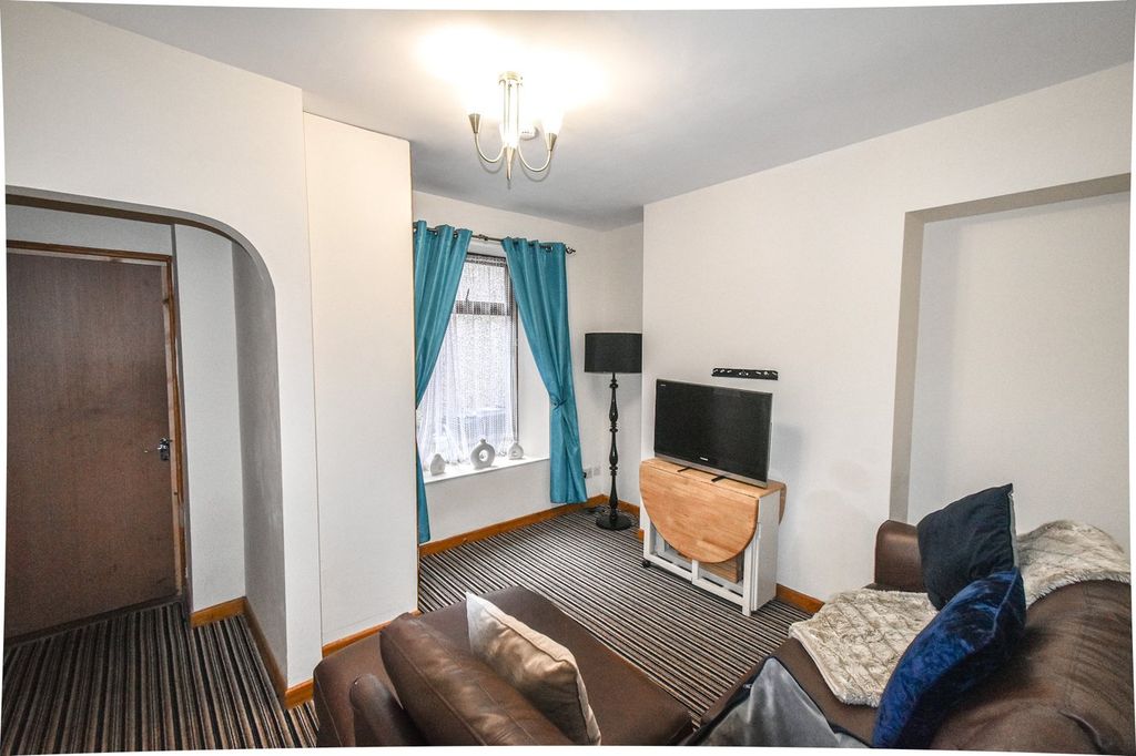 Property photo 2 of 11