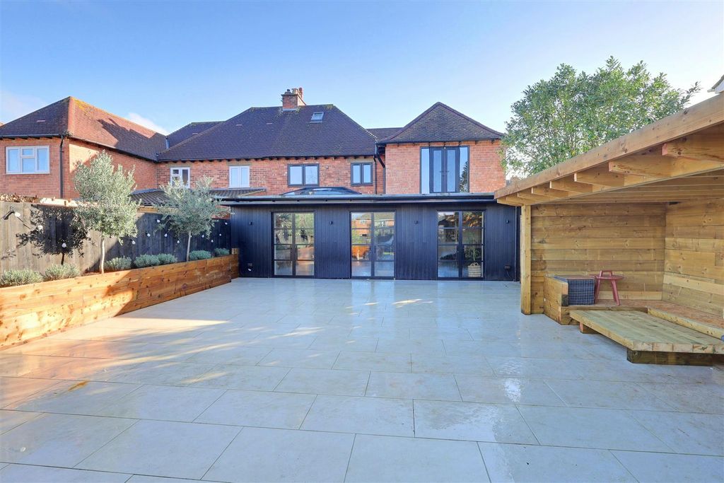 Property photo 1 of 17