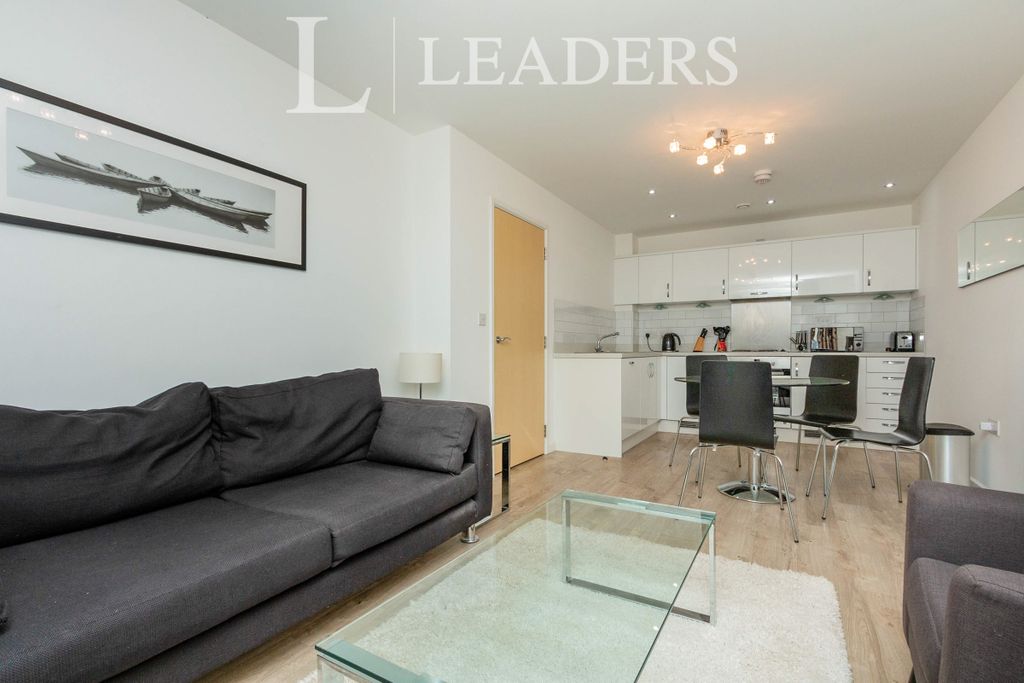 Property photo 2 of 10 8Cf4613B-6B9c-4E14-A