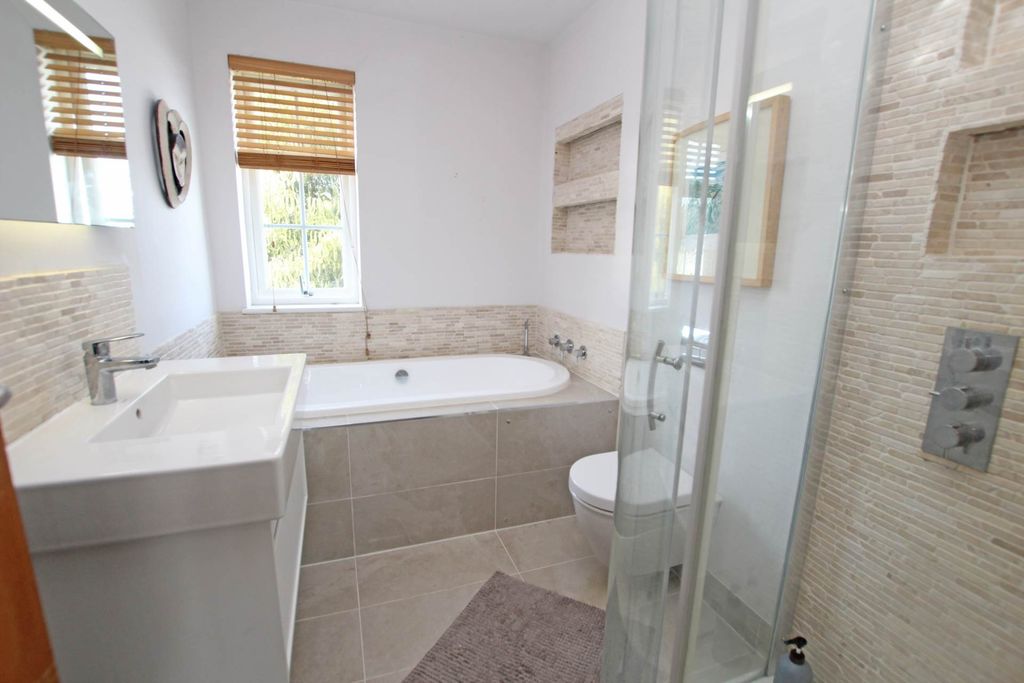 Additional image 8 of 3 bed detached house for saleHolywell Close, Eastbourne BN20