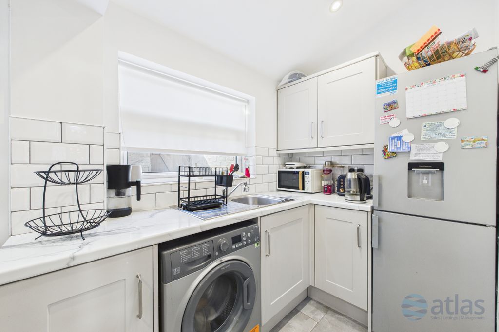 Property photo 3 of 14 Kitchen