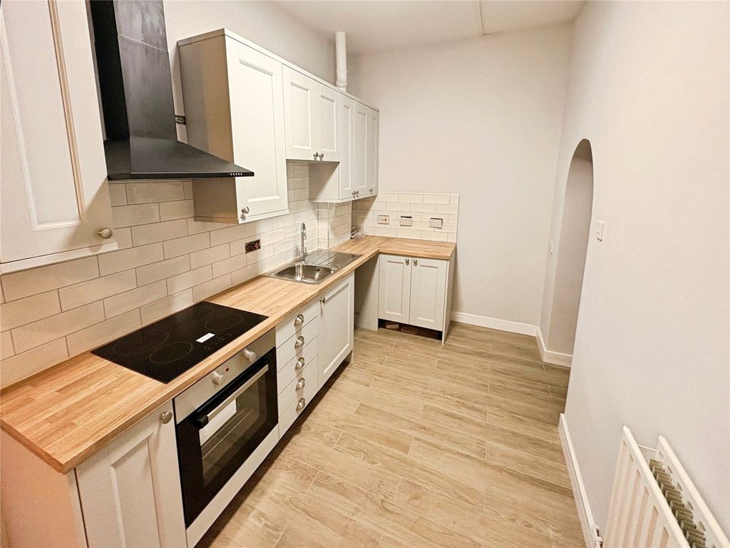 Property photo 2 of 6 Kitchen