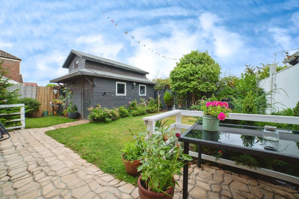 Property photo 3 of 17 Photo