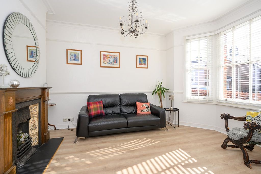 Property photo 3 of 13