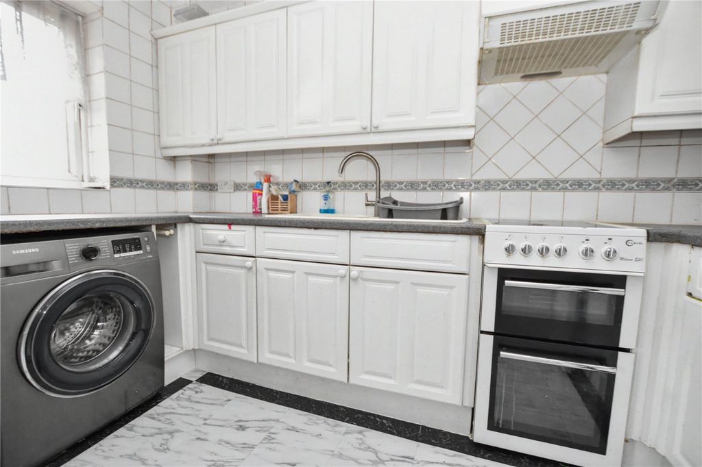 Property photo 3 of 8 Picture No. 05
