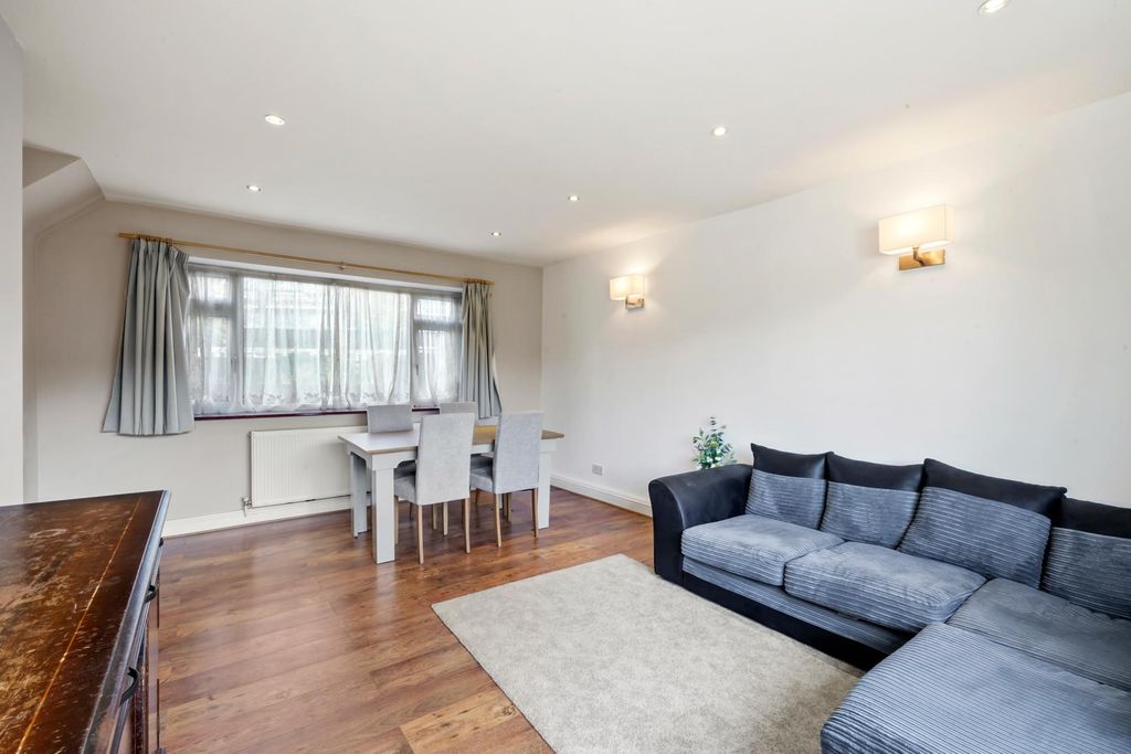 Property photo 3 of 17 Photo 2