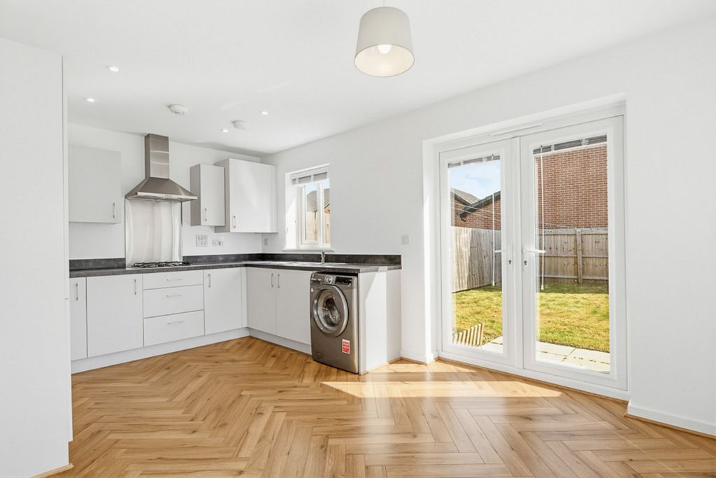 Property photo 2 of 27