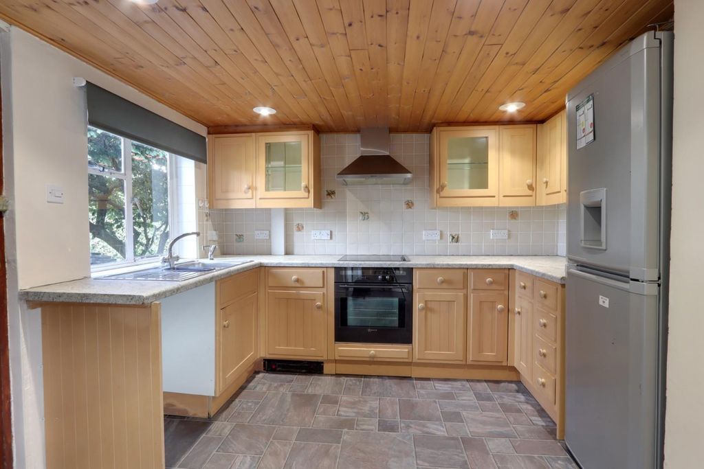 Property photo 3 of 12 Kitchen