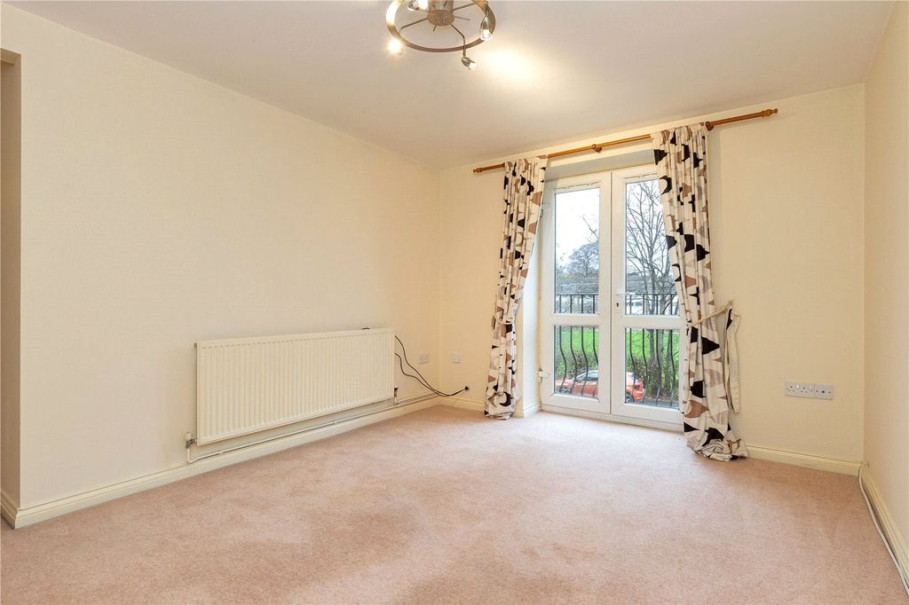 Property photo 3 of 13 Lounge/Diner