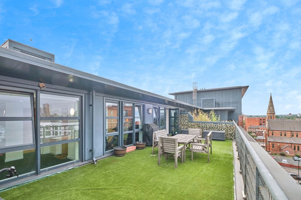 Property photo 3 of 17