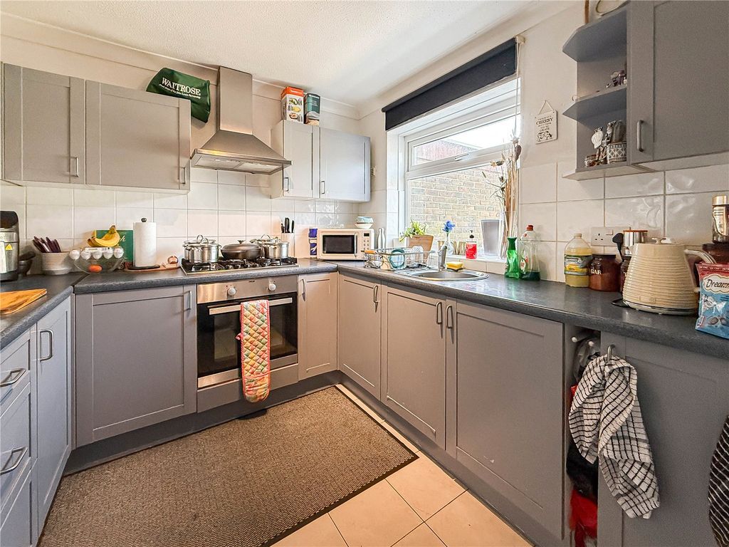 Property photo 3 of 9 Kitchen