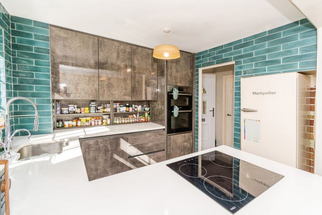 Property photo 3 of 15 Pbox-Img.Jpg