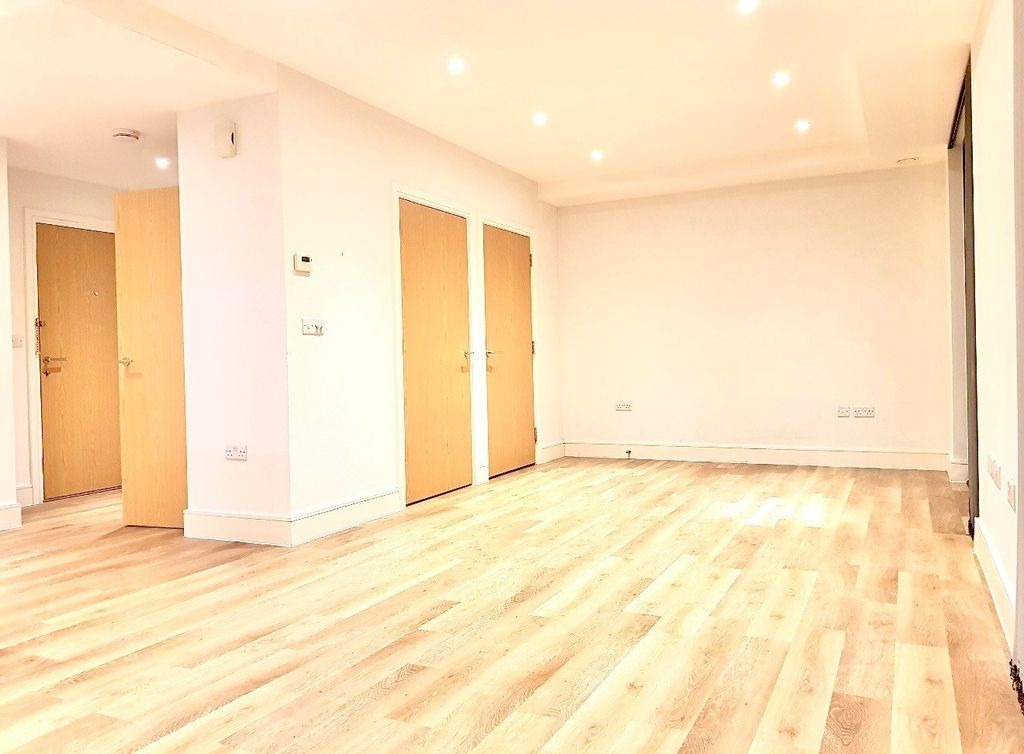 Property photo 3 of 8 Gallery