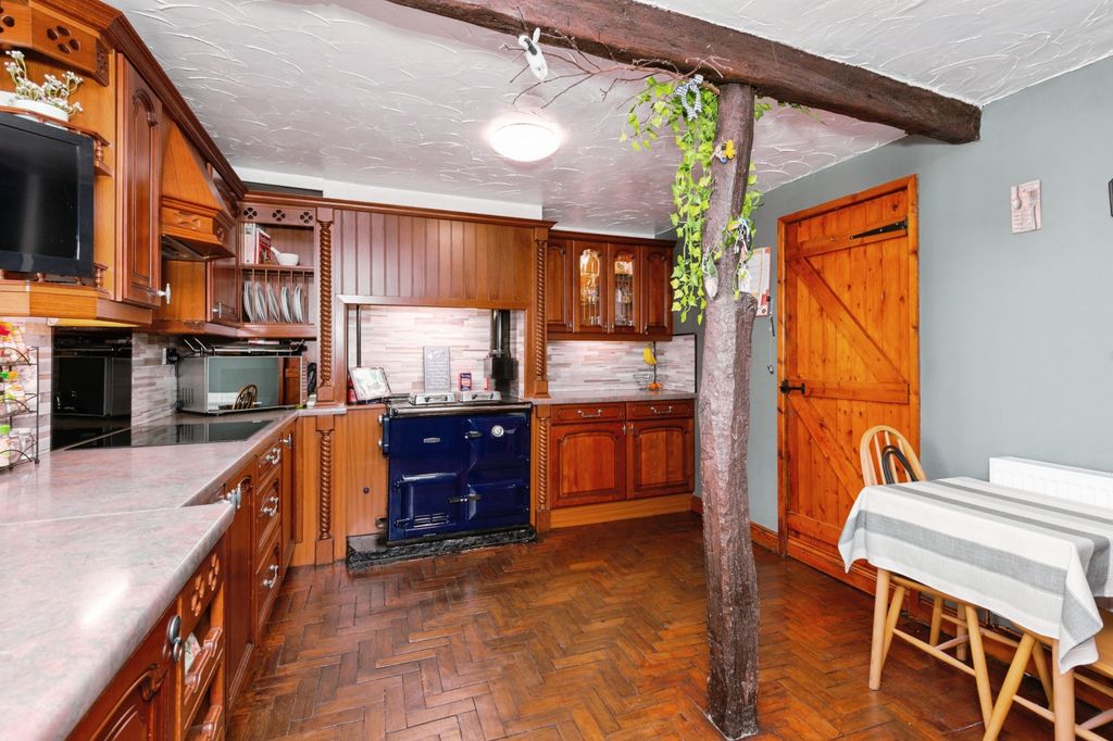 Property photo 2 of 14 Kitchen