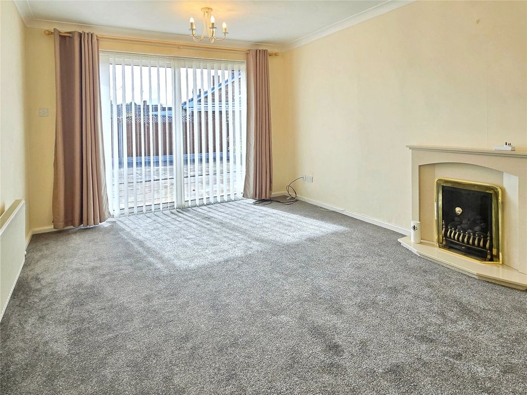 Property photo 2 of 16 Living/Dining Room
