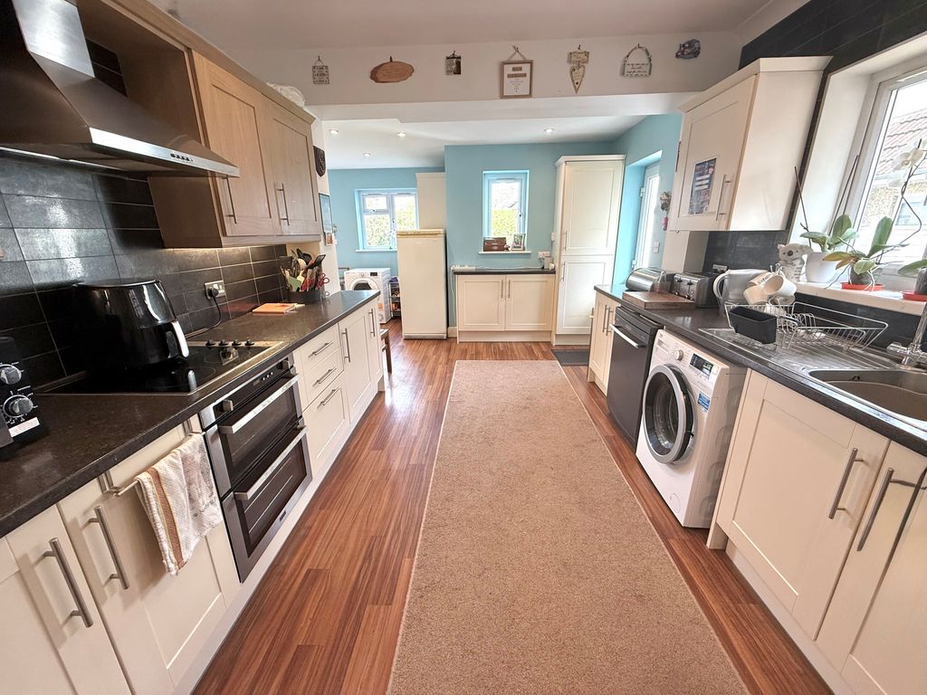 Property photo 3 of 22 12 Knightscroft Avenue Kitchen 2