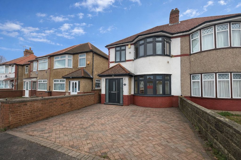 Property photo 1 of 10 Front Aspect