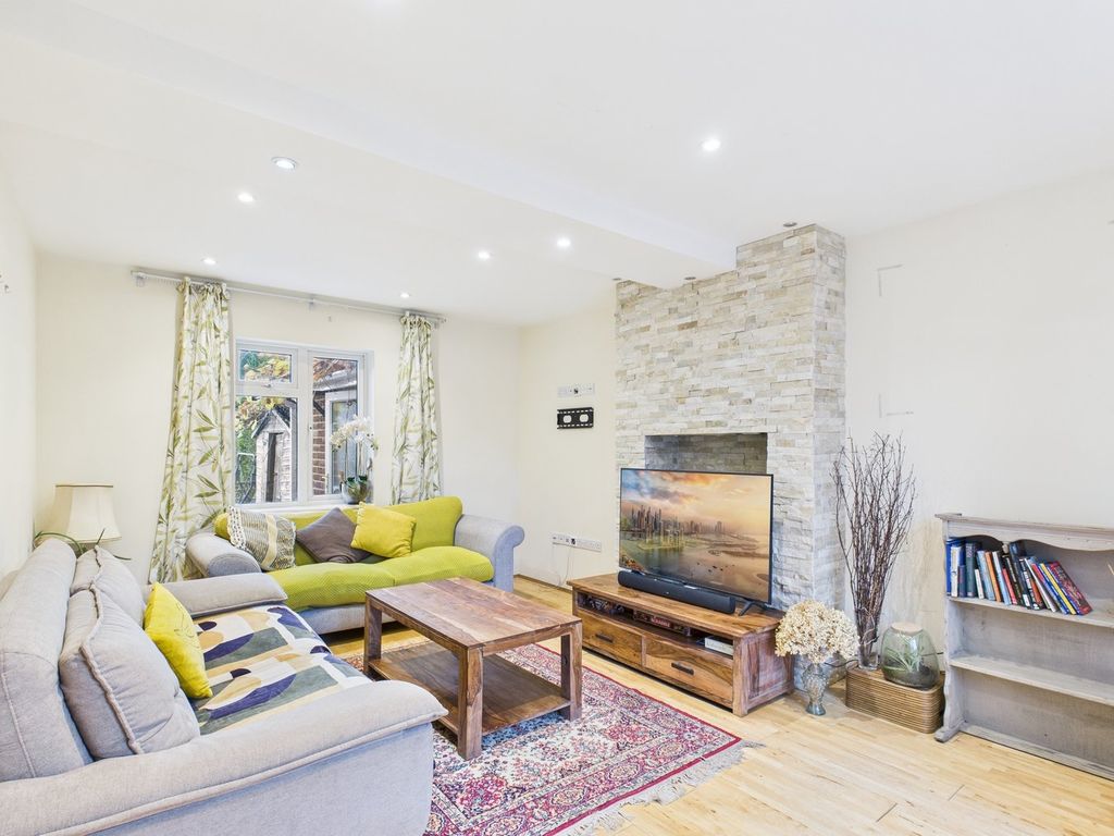 Property photo 3 of 19