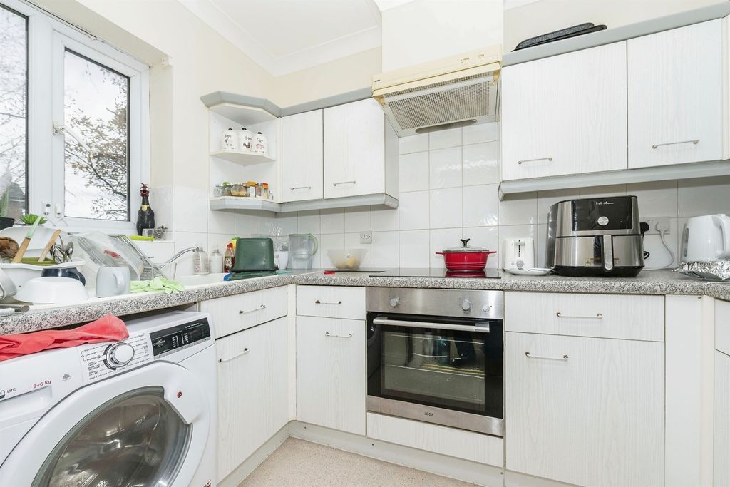 Property photo 3 of 12