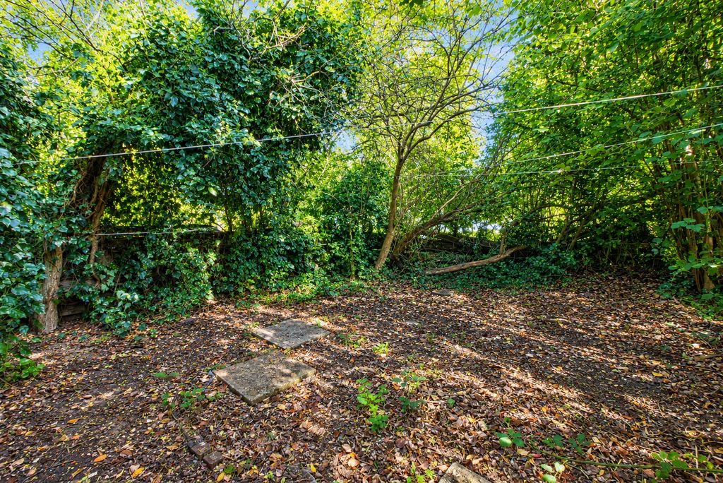 Property photo 2 of 15 11