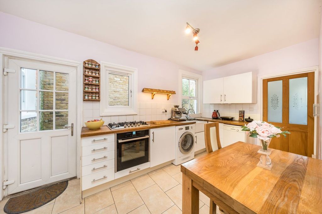 Property photo 3 of 5