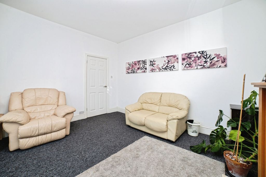 Property photo 3 of 17 Photo