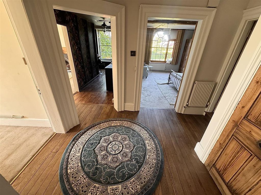 Property photo 2 of 9 Entrance
