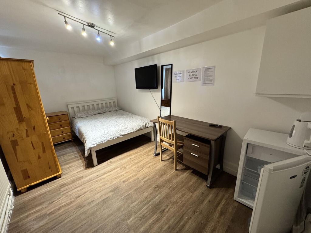 Property photo 1 of 4 Bedroom