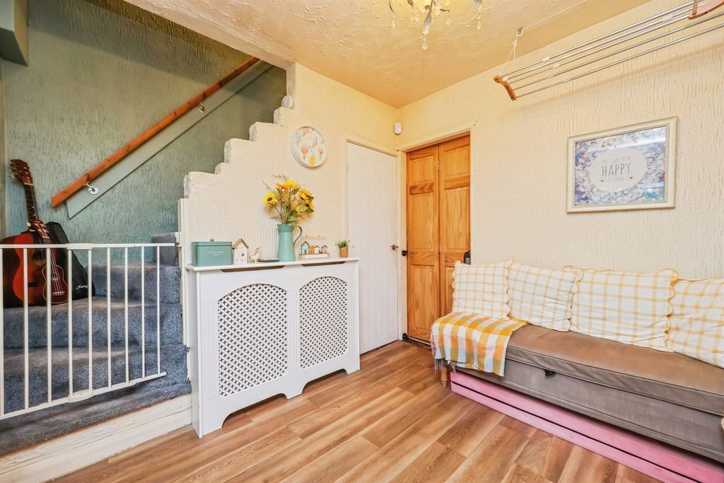 Property photo 3 of 19