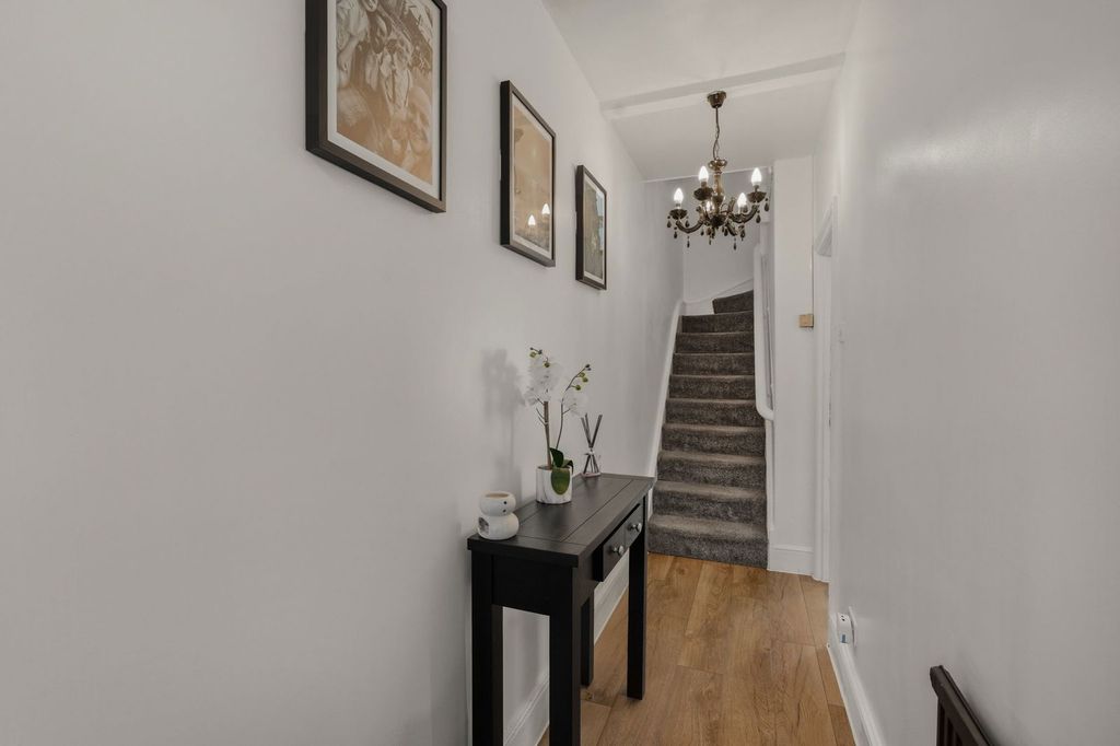 Property photo 2 of 27