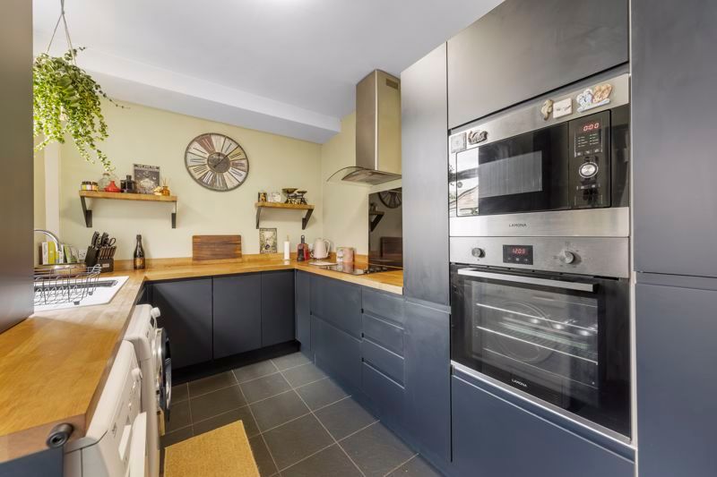 Property photo 2 of 25 Kitchen