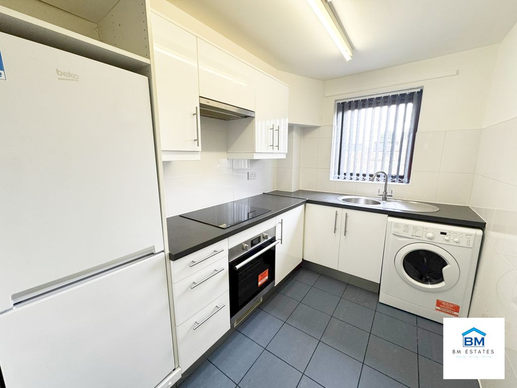 Property photo 2 of 5 Kitchen