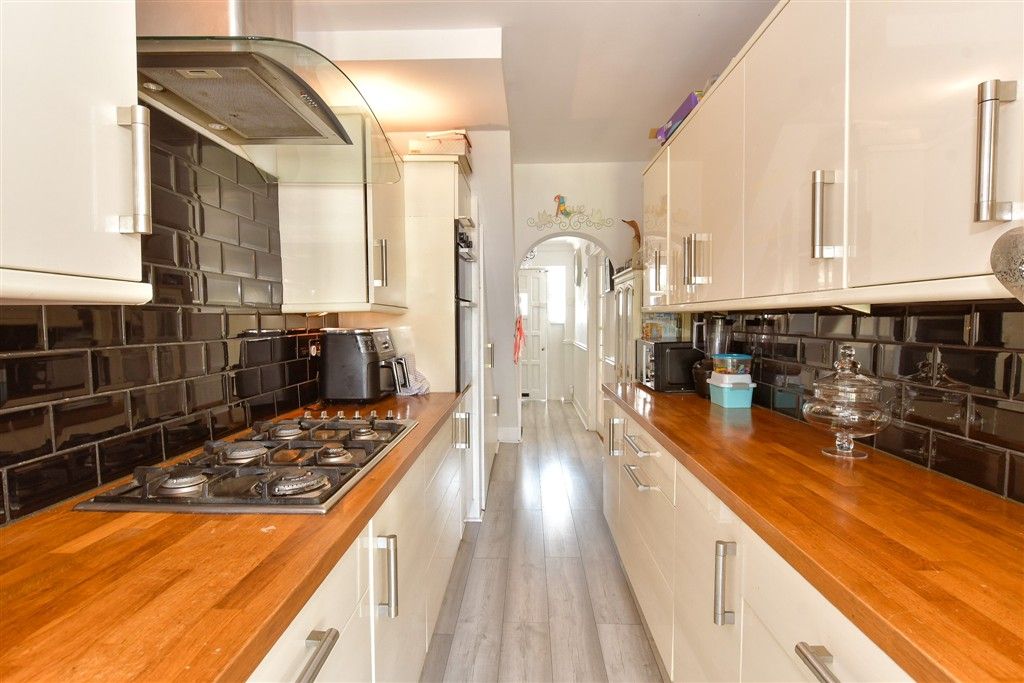 Property photo 3 of 14 Kitchen *
