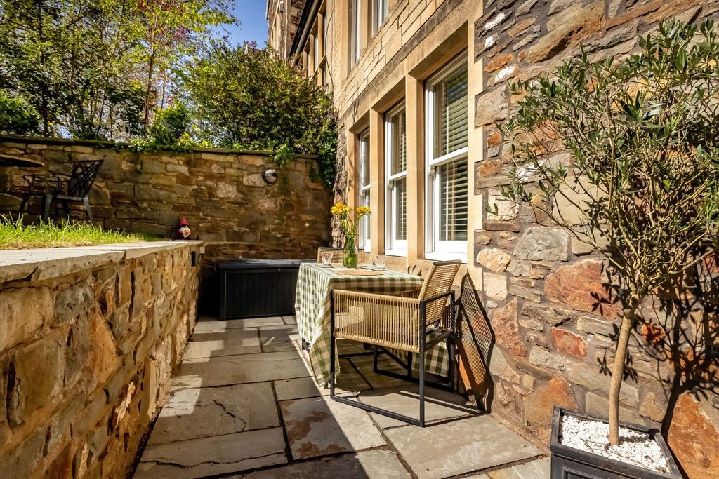 Property photo 3 of 14 Garden