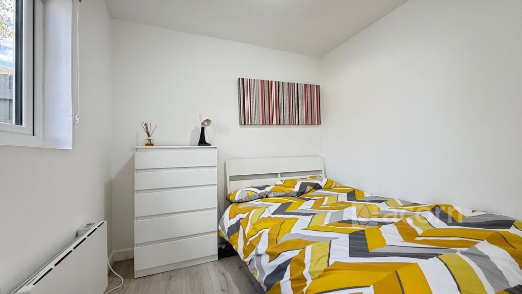 Property photo 3 of 6 95617147--4A59-9D...