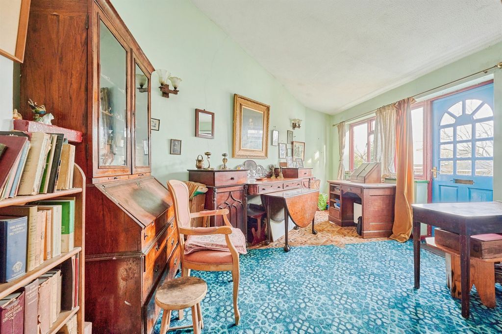 Property photo 3 of 11