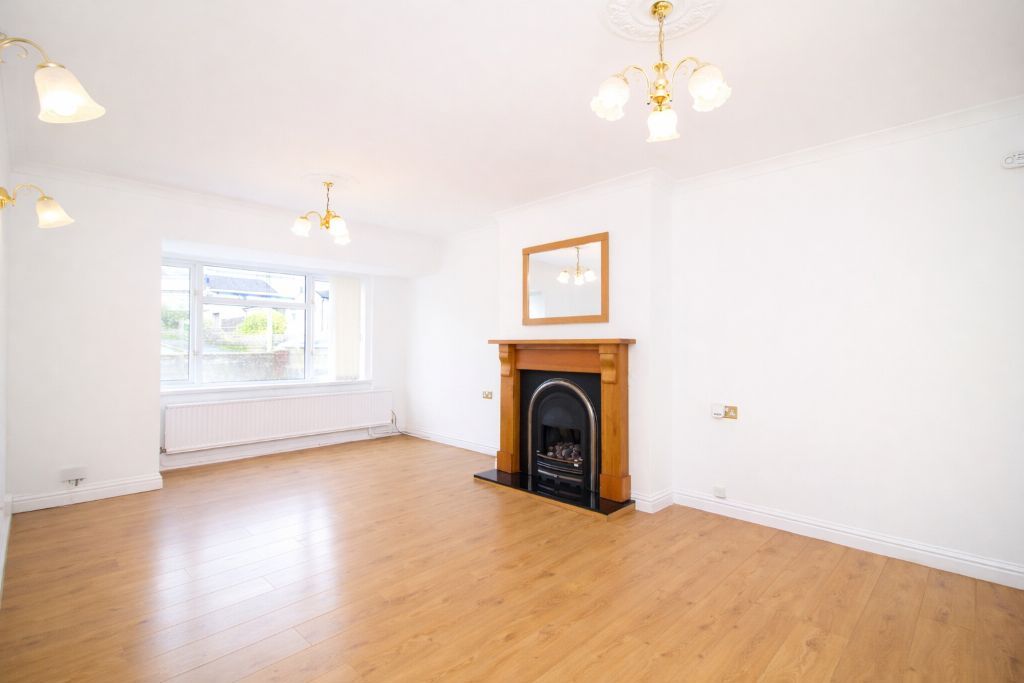 Property photo 3 of 18 Lounge