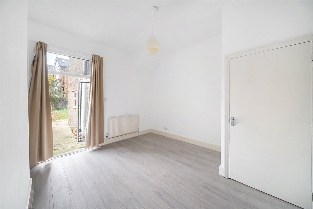 Property photo 3 of 17 Picture No. 06