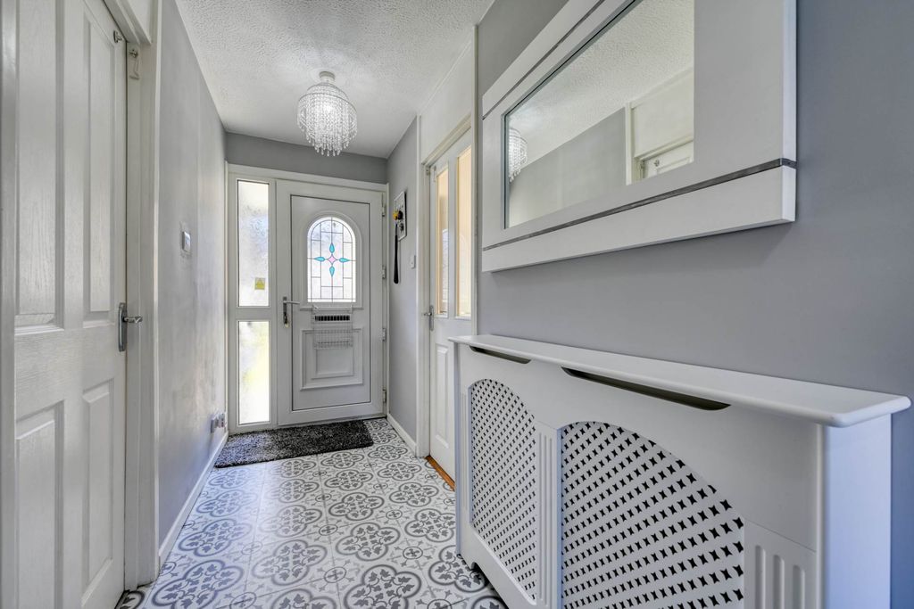 Property photo 2 of 25